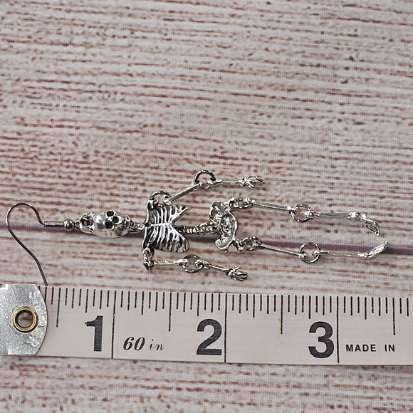 NIP Halloween Themed Silver Color Skeleton Dangle Earrings - Picture 9 of 13